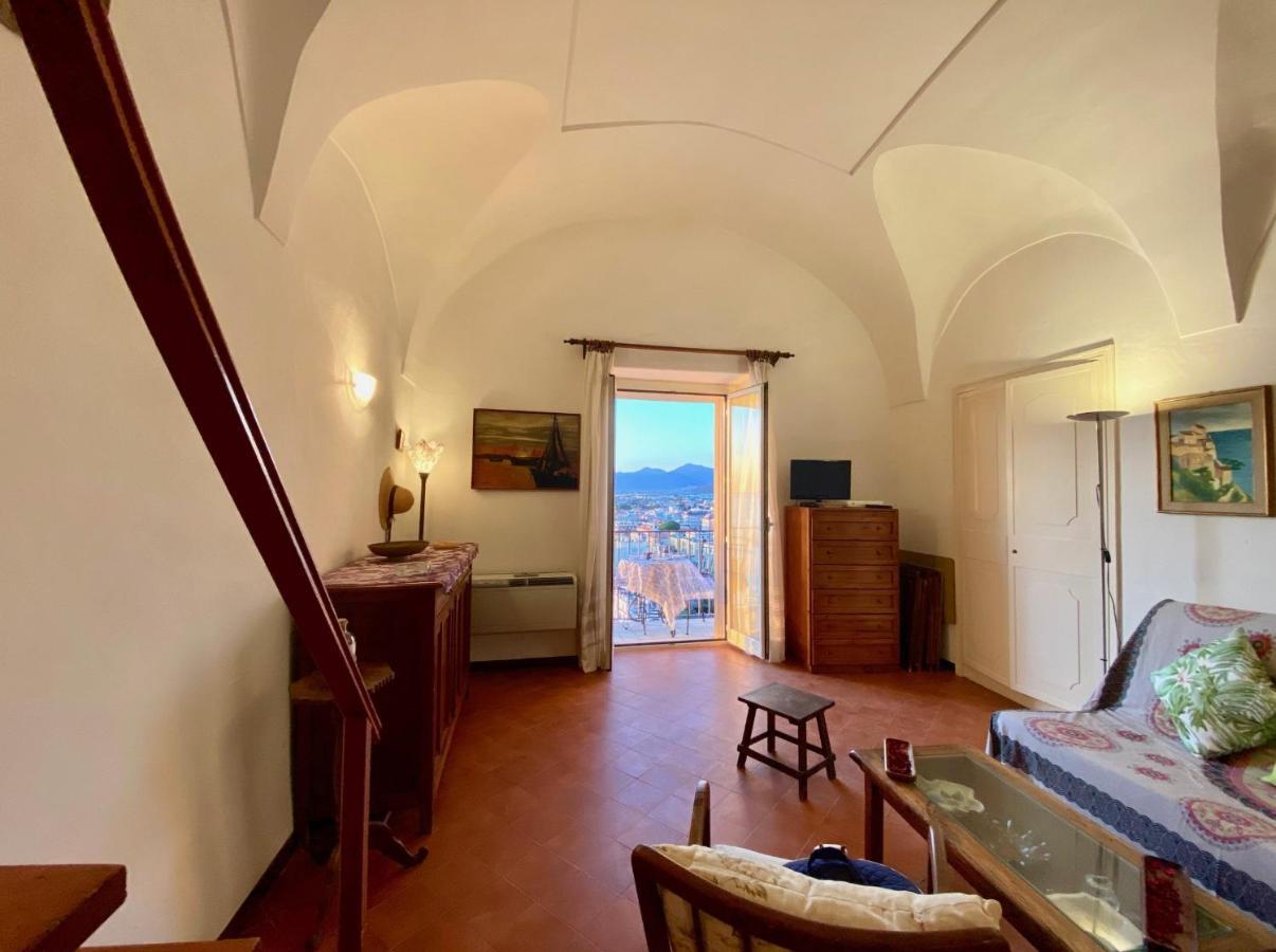 Holidaycasa Romano - Vacanza Nel Cuore Di Сперлонга Екстериор снимка