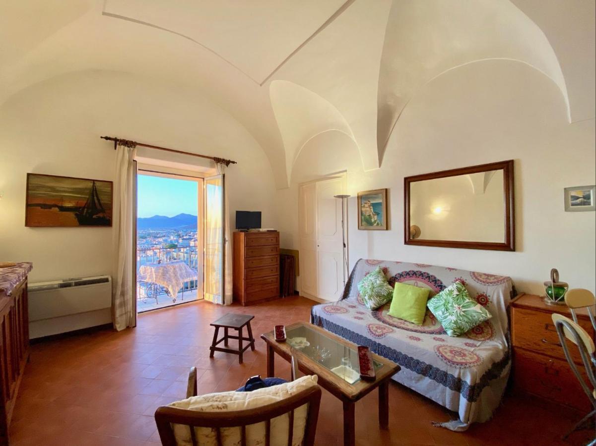 Holidaycasa Romano - Vacanza Nel Cuore Di Сперлонга Екстериор снимка