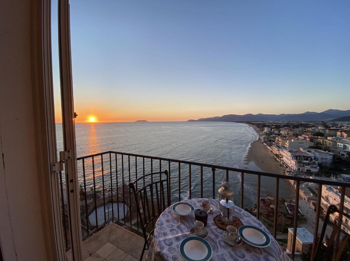 Holidaycasa Romano - Vacanza Nel Cuore Di Сперлонга Екстериор снимка