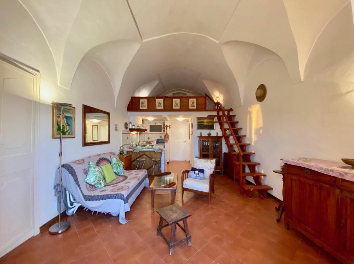 Holidaycasa Romano - Vacanza Nel Cuore Di Сперлонга Екстериор снимка