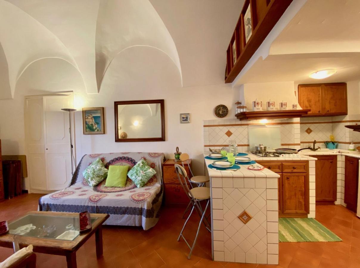 Holidaycasa Romano - Vacanza Nel Cuore Di Сперлонга Екстериор снимка