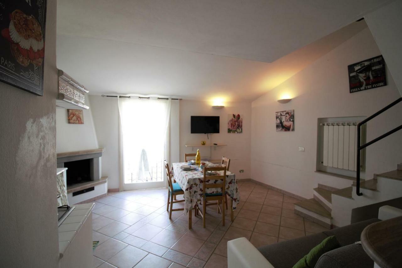 Holidaycasa Romano - Vacanza Nel Cuore Di Сперлонга Екстериор снимка