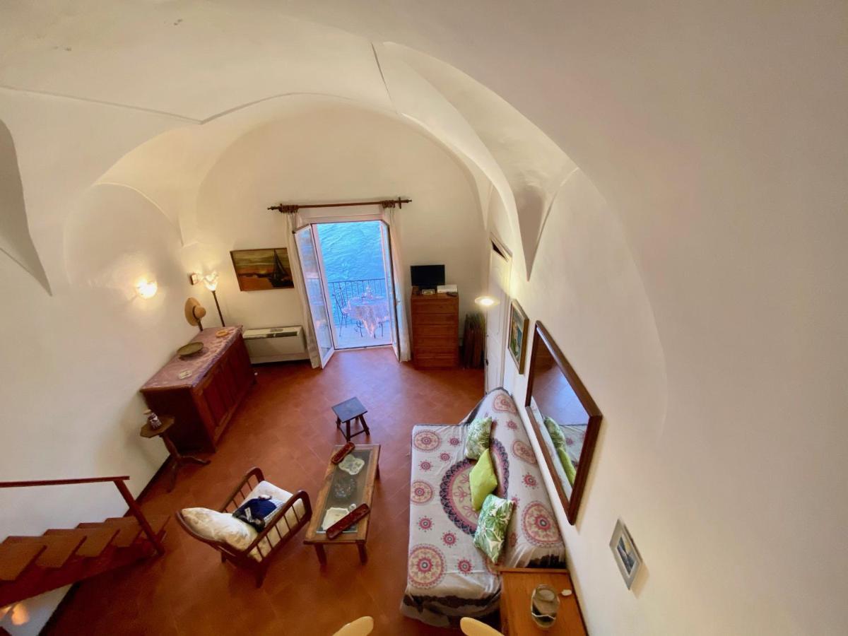 Holidaycasa Romano - Vacanza Nel Cuore Di Сперлонга Екстериор снимка