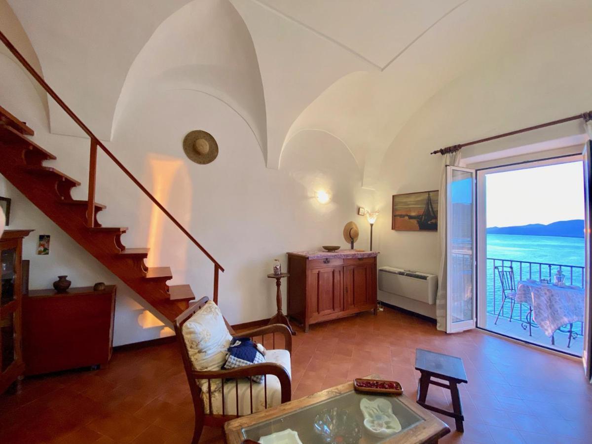 Holidaycasa Romano - Vacanza Nel Cuore Di Сперлонга Екстериор снимка
